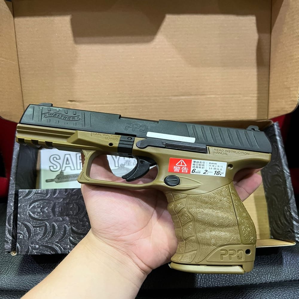 Umarex-Walther-PPQ-M2-GBB-Airsoft-Pistol-–-Licensed-Walther-Gas-Blowback-6mm-13.jpeg - airgunmalaysia.com